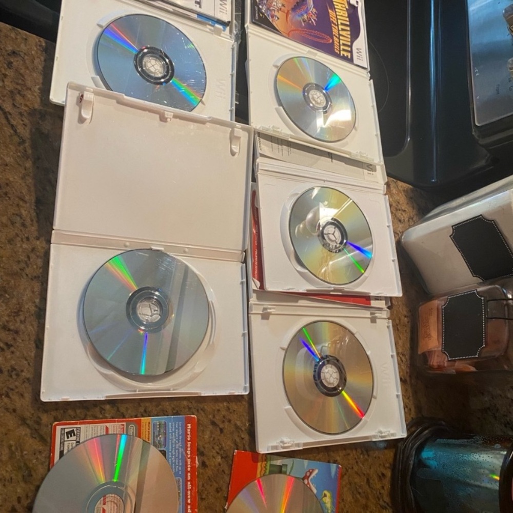 Nintendo Wii Super Mario Game Collection - and others - Picture 4 of 9